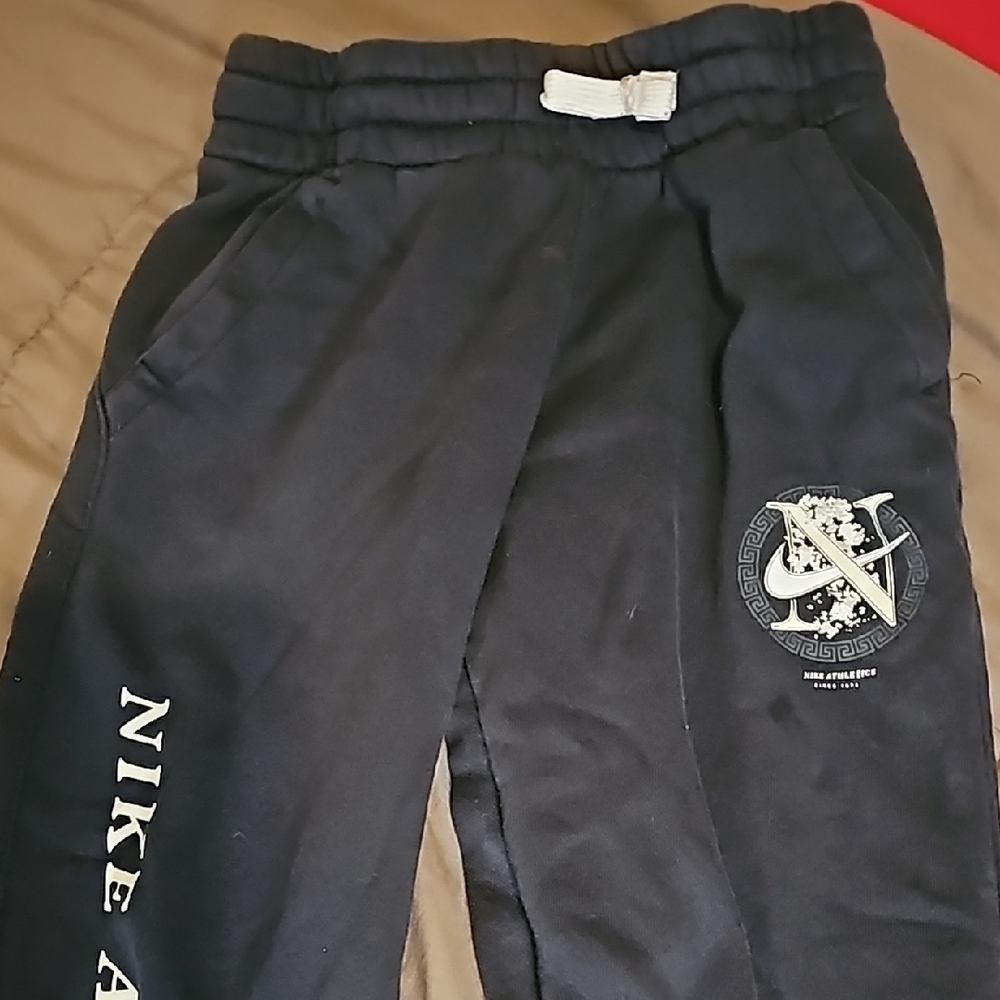 Boys medium Nike sweatpants